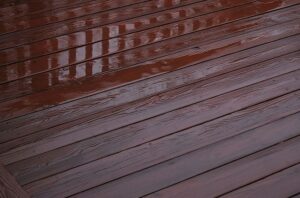 Deck de Madeira Para Piscina Mogno Cerejeira Piso Amadeirado Tratada Verniz Jundiaí Santo André São Paulo Sorocaba Campinas Osasco Barueri SP Dequi e Montagem e Instalação de Pisos Madeira