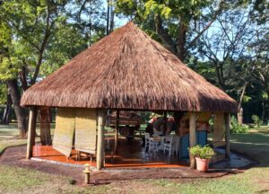 Montagem de Quiosque de Piaçava Sapê Com Forro de Bambue Palha em Itu no Guarujá Santos Ubatuba Bertioga Ilha Bela São José dos Campos Campos Do Jordão Sorocaba Itu Jundiaí Campinas São Roque Osasco Santo André São Bernardo do Campo Itanhaem SP